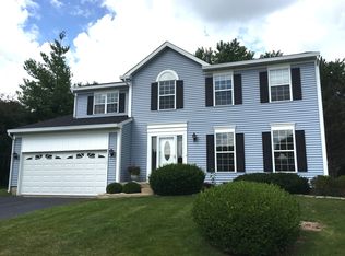 44 Hampton St, Cary, IL 60013