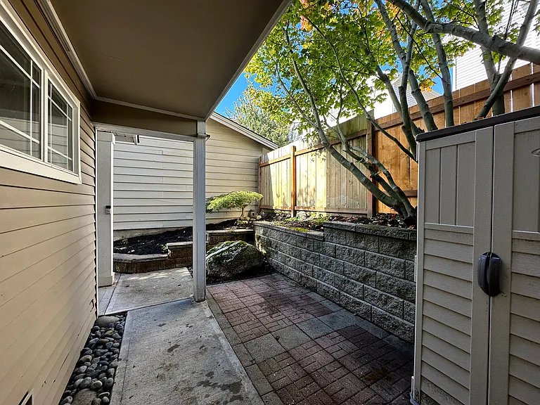 1140 N 93rd St — Photo 24