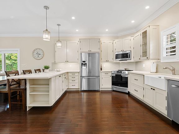 3rd image of 3206 LEIGH Road