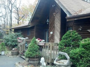 17 Edgewood Rd, Mount Pocono, PA 18344