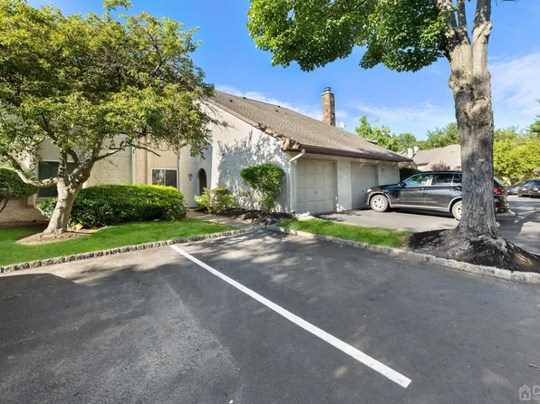 35 Thoreau Dr, Plainsboro, NJ 08536