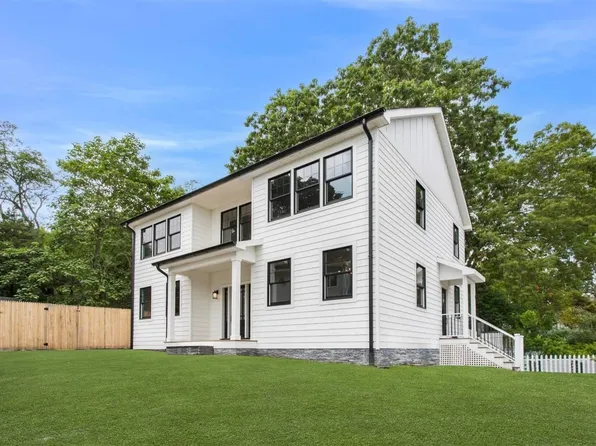 9 Willow Shade Avenue, East Quogue, NY 11942
