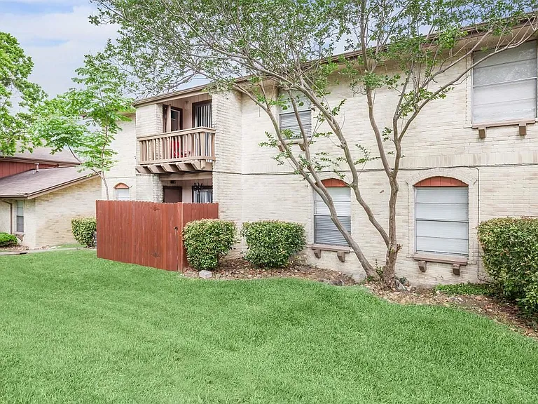 Forest Oaks — Photo 14
