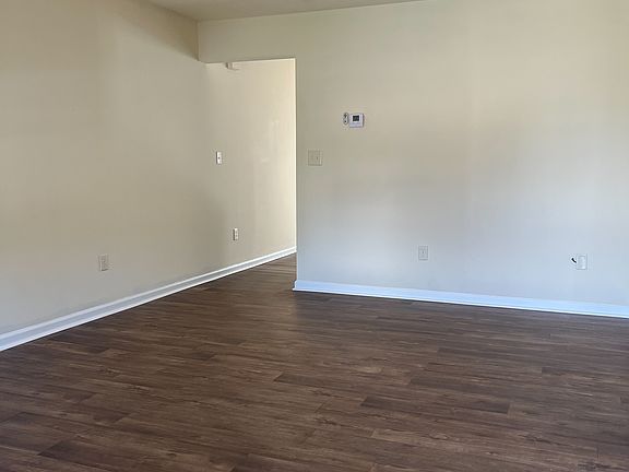 3rd image of 131 Woods Trl