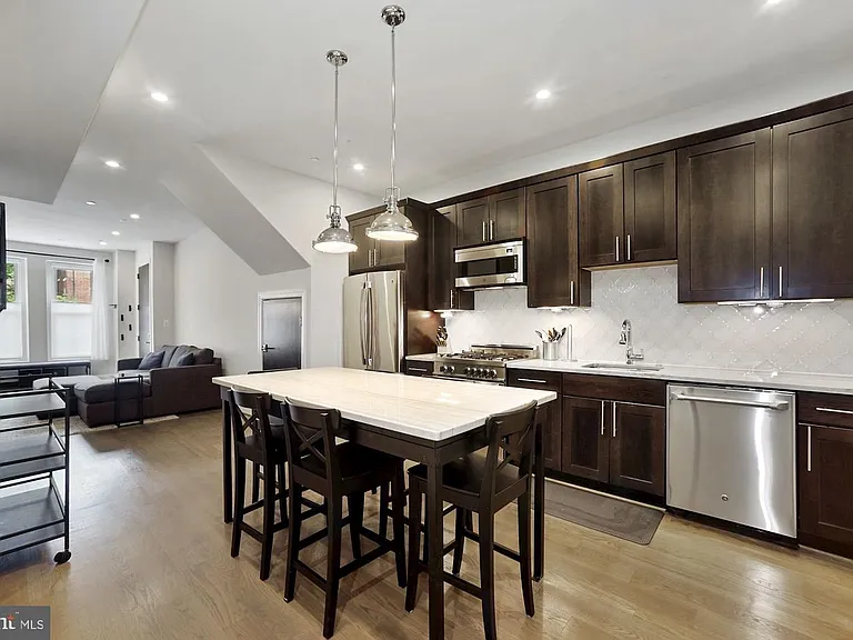 2298 Champlain St NW #B — Photo 34