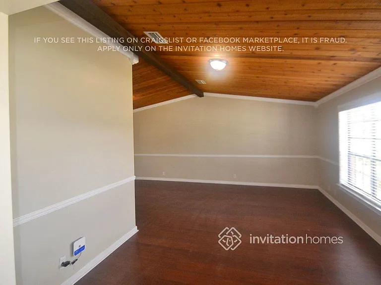 1454 SW 26th Ave — Photo 5