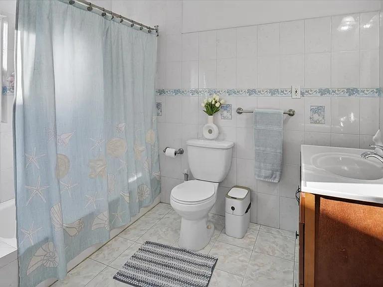 139 Grove Way #A — Photo 3