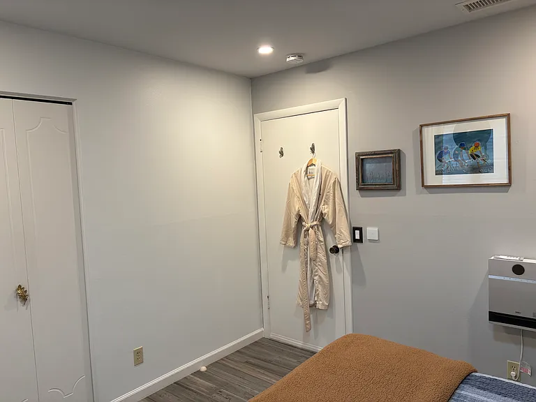 Murphy Bed bedroom, bathrobe included