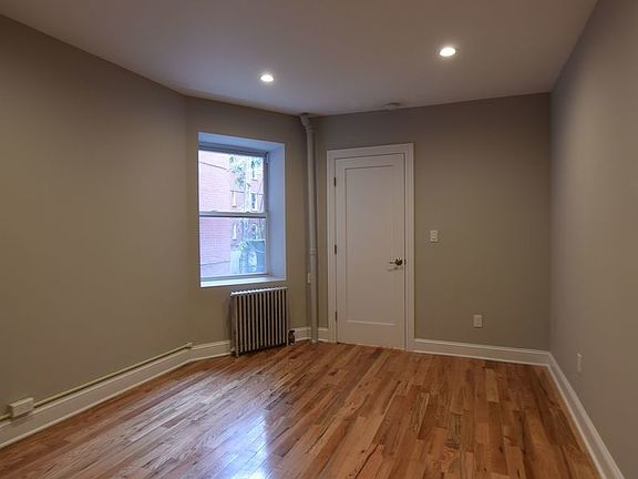 3rd image of 182 Franklin St APT E1