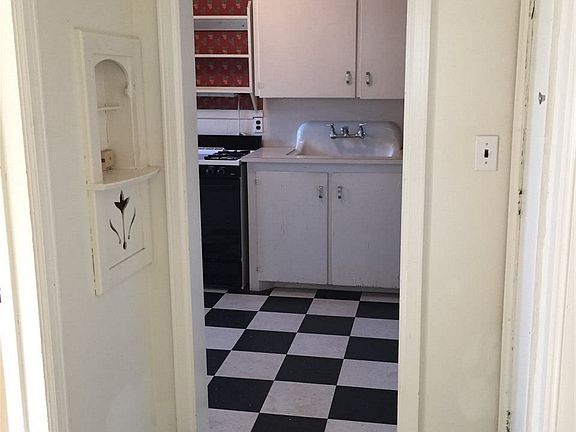 5th image of 501 W 8th Ave