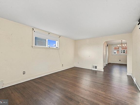 3rd image of 807 Hampshire Rd