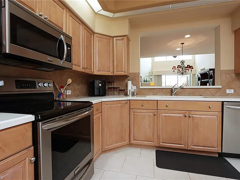 5901 Ashford Ln — Photo 5