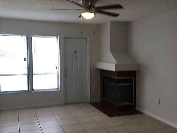 4th image of 2238 Stonington Ave