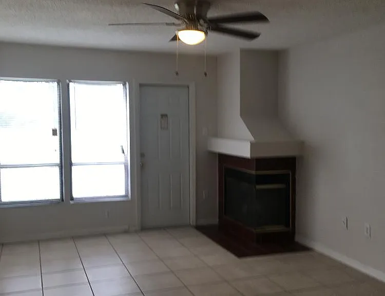 2238 Stonington Ave — Photo 4