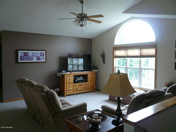 4th image of 3867 Avery Dr NW