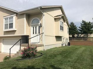 200 SW Chartwell Dr, Lees Summit, MO 64082