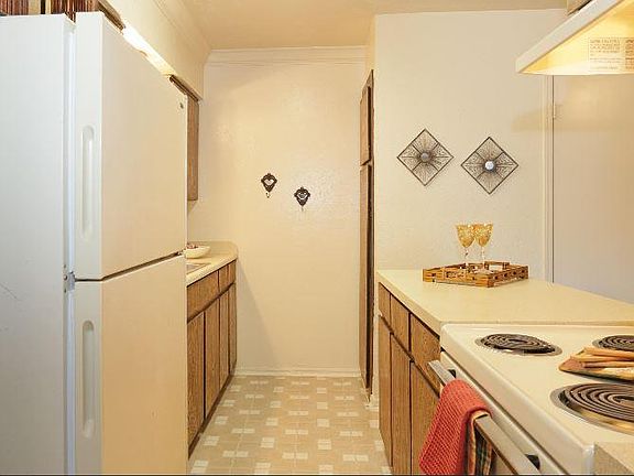 5th image of 3010 Park Square Dr APT 203