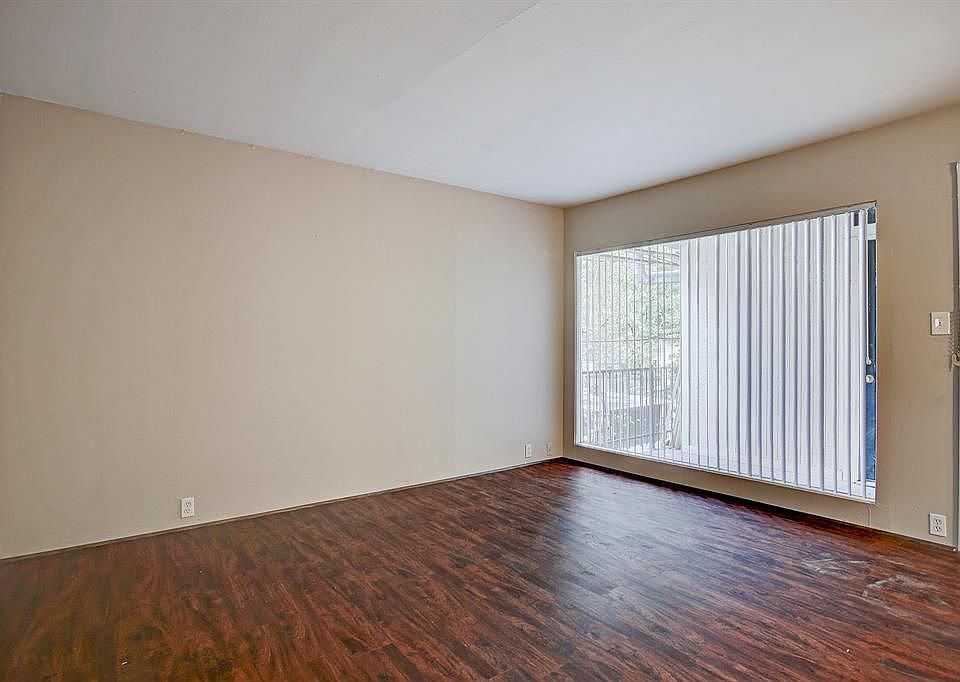 1st image of 508 Branard St Unit 13