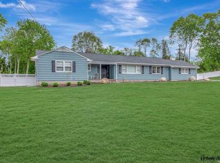 7 Cedar Ln E, Setauket, NY 11733