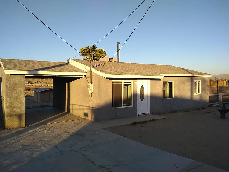 1567 Riverside Dr — Photo 2