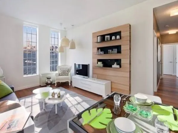 186 Kent St, Brooklyn, NY 11222