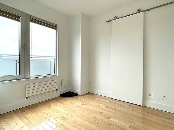 3rd image of 1046 Jackson Ave #8D