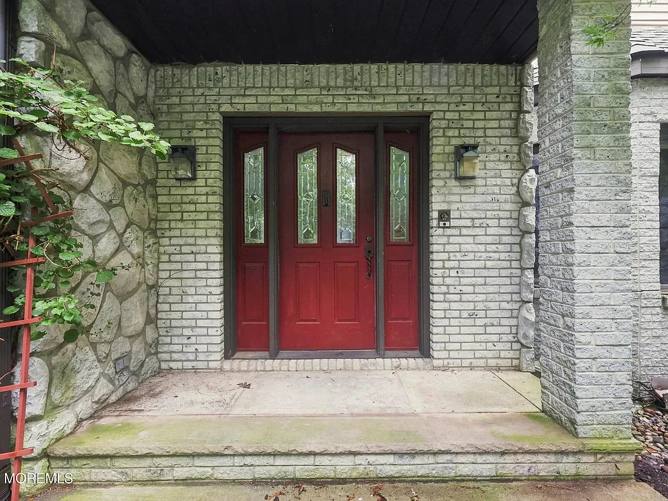 1180 Cynthia Ln