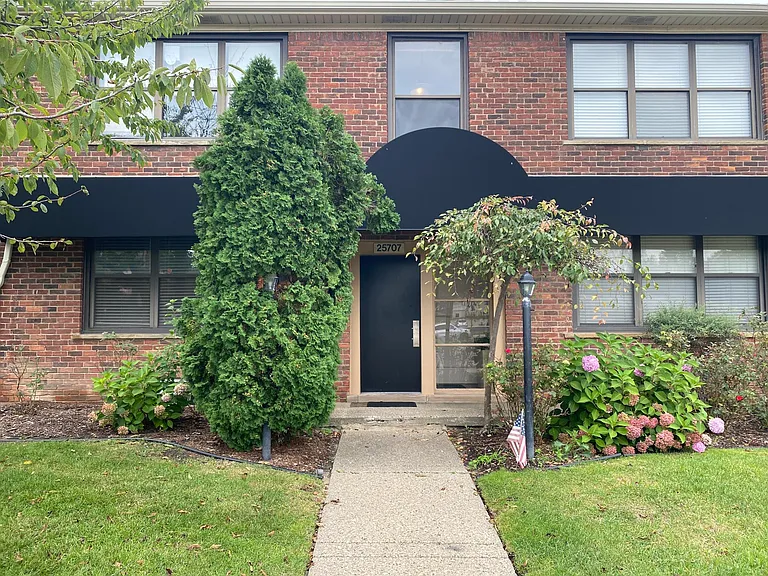 25707 Woodward Ave #207 — Photo 2