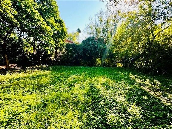 5th image of 108 Tulipen Dr