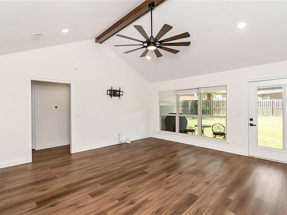 5th image of 370 Allison Ct