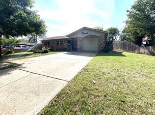 861 Russell Ln, Bedford, TX 76022