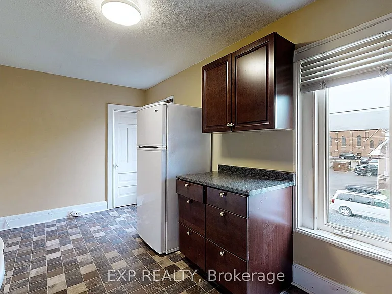15 Colborne St E — Photo 13