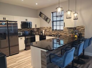 7468 Bristol Cir, Naples, FL 34120