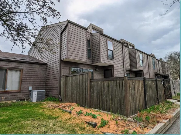 9240 North 70th STREET, Milwaukee, WI 53223