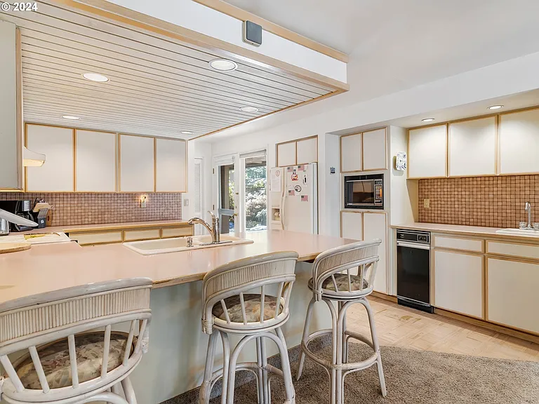 5077 SW Dawn St — Photo 1