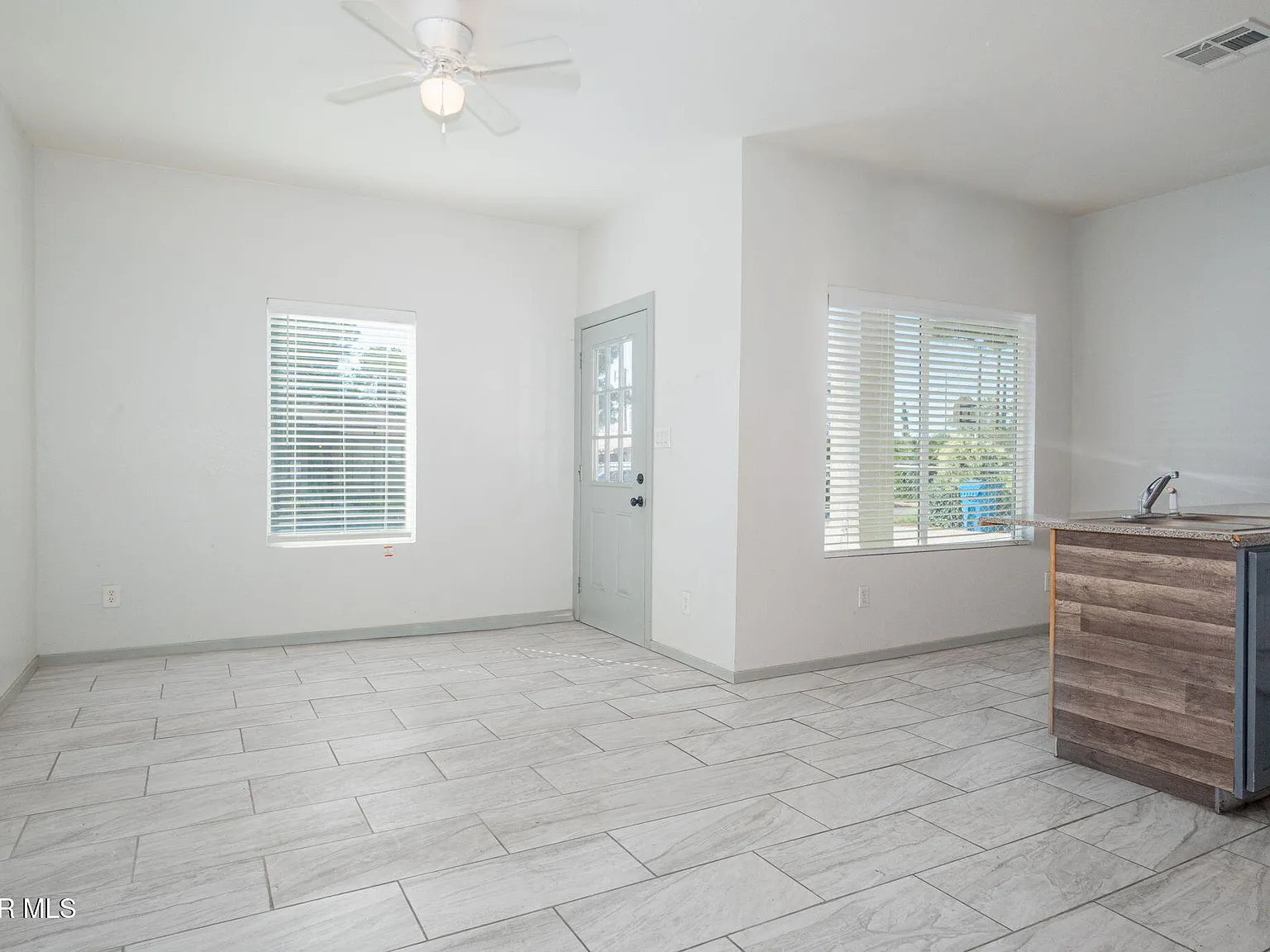 3 bed, 1.0 bath, 1276 sqft, $1,550 — Photo 4