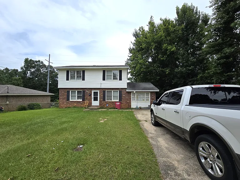 3257 Ohara Dr N — Photo 2