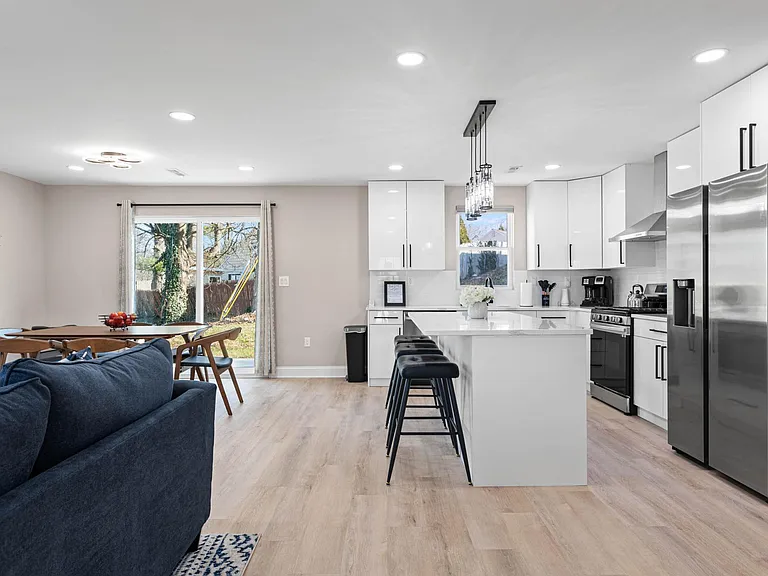 8815 Delphine Rd — Photo 34