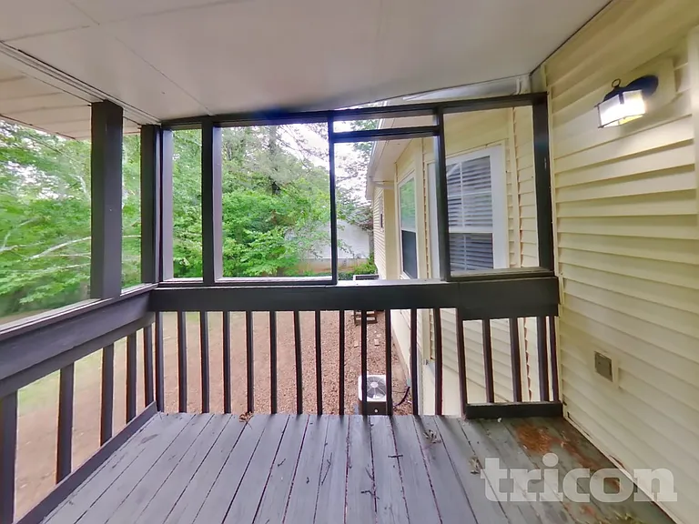 2407 Windridge Dr NE — Photo 18