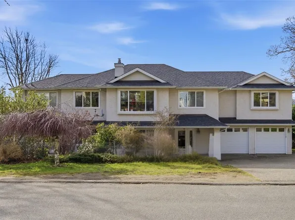 1185 Rock St, Saanich, BC V8P 2C1