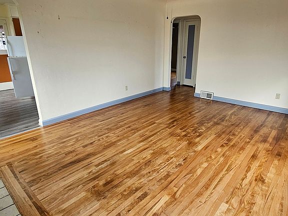 5th image of 1623 Vandalia Ave