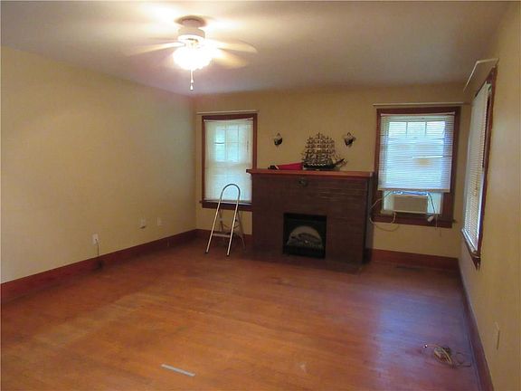 3rd image of 44 Howard St