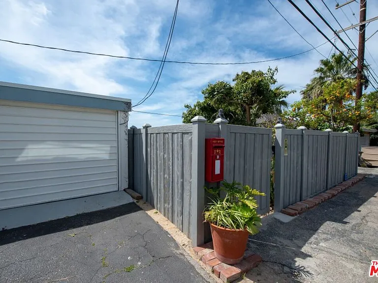 24942 Malibu Rd — Photo 44