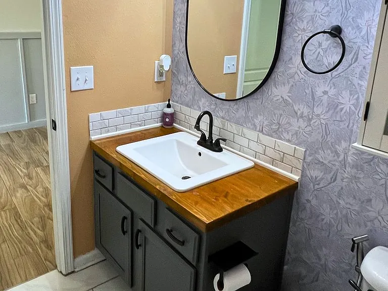 204 Hayworth Ct — Photo 10