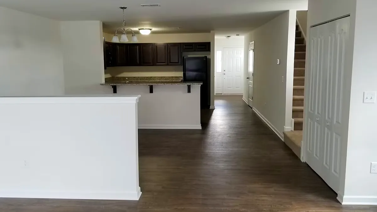 3 bed, 2.5 bath, 1600 sqft, $1,795 — Photo 3