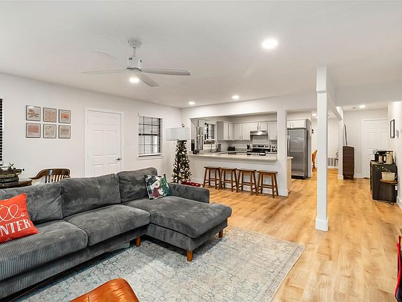 4th image of 326 Pine View Loop