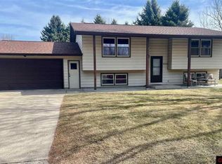 1713 N 5th St, Saint Peter, MN 56082