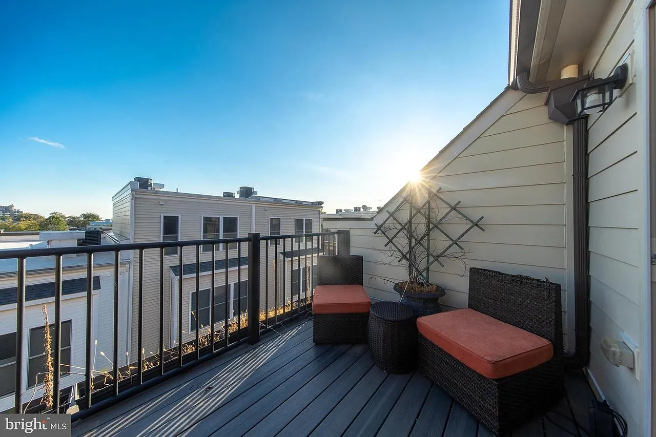 4 bed, 3.5 bath, 2160 sqft, $4,750 — Photo 2