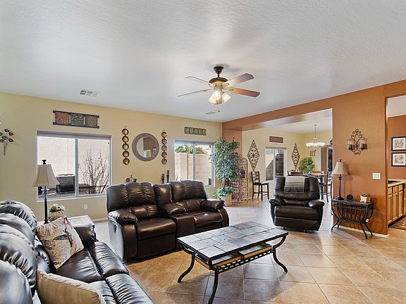 3rd image of 308 E Saddle Way