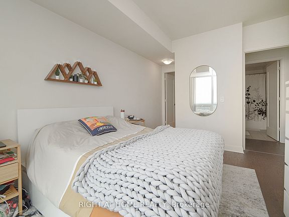 5th image of 825 Church St #2106
